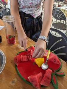 réalisation d'une recette avec des fruits de saison